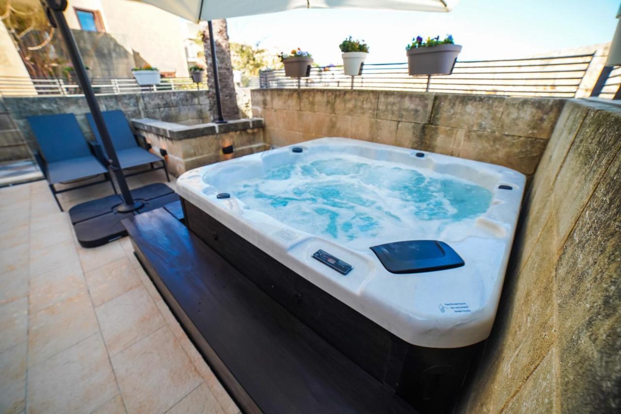 Harbour Views Duplex Maisonette With Jacuzzi Hot Tub Villa Mgarr Exterior foto